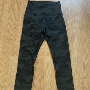 Lululemon size 4 align cropped yoga pants